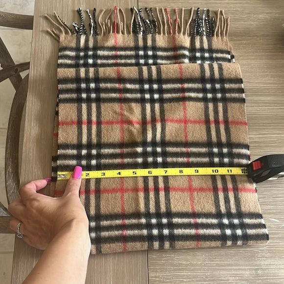 Authentic Burberry 💯Cashmere Scarf 🧣 - Picture 5 of 9